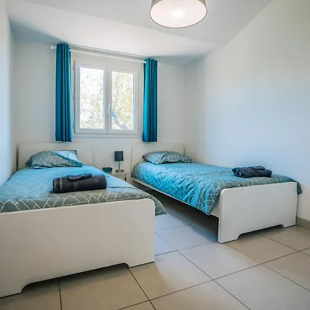 Holiday home Mazet Au Calme -piscine Privee-grand Jardin Arbore