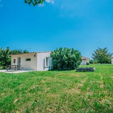 Holiday home Mazet Au Calme -piscine Privee-grand Jardin Arbore