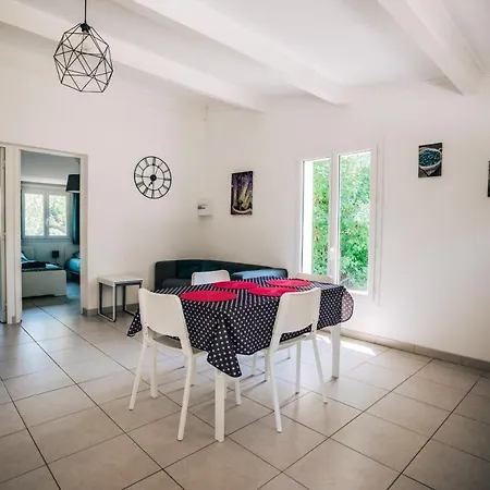 Holiday home Mazet Au Calme -piscine Privee-grand Jardin Arbore